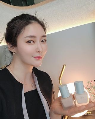 [RMK] 메이크업 베이스 + 리퀴드 파운데이션 — 5점을 준 리뷰어가 2021년 3월 올린 사용 사진