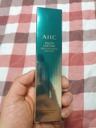 [NEW 탄력유턴 아이크림] AHC 유스 래스팅 리얼 아이크림 포 페이스 — 5점을 준 리뷰어가 2021년 3월 올린 사용 사진