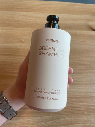프리마인 더이상 뻣뻣하고 효과없는 탈모샴푸는 NO. 근본부터 케어하는 셀베이스 그린티샴푸(500ml) — 5점을 준 리뷰어가 2023년 3월 올린 사용 사진