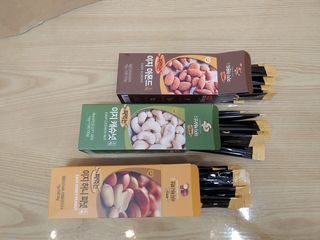 짜먹는 이지견과 짜먹는 이지아몬드, 짜먹는 이지허니피넛, 짜먹는 이지캐슈넛 각 10g X  10포 — 5점을 준 리뷰어가 2021년 2월 올린 사용 사진
