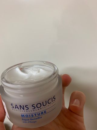 산수시 아쿠아 베네핏 24h 수부지 물광 속건조 수분크림 50ml — 4.5점을 준 리뷰어가 2021년 6월 올린 사용 사진