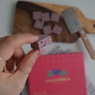 카카오 본연의 색을 간직하고있는 루비초콜릿과 블루베리의 만남, 카카올라 루비베리요거트생초콜릿 — 5점을 준 리뷰어가 2021년 10월 올린 사용 사진