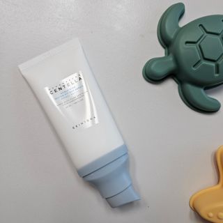 [스킨1004] 마다가스카르 센텔라 히알루-시카 워터핏 선세럼 50ml — 5점을 준 리뷰어가 2024년 5월 올린 사용 사진