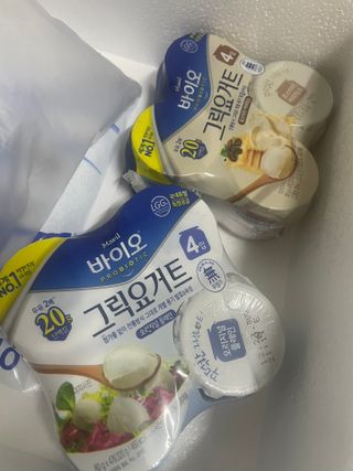 매일바이오 그릭요거트 오리지널 플레인 4개, 로스터리 커피믹스 4개 — 5점을 준 리뷰어가 2021년 12월 올린 사용 사진
