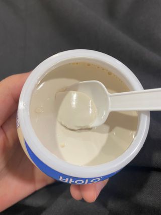 매일바이오 그릭요거트 오리지널 플레인 4개, 로스터리 커피믹스 4개 — 5점을 준 리뷰어가 2021년 12월 올린 사용 사진
