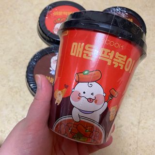 유비쿡 컵떡볶이 매운컵떡볶이2개/ 짜장컵떡볶이 2개  총 4개세트 — 4.5점을 준 리뷰어가 2021년 3월 올린 사용 사진