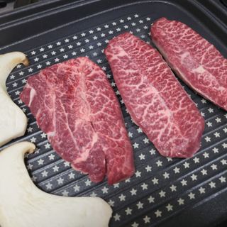 화룽 프리미엄 소고기 와규 mb9고마블 눈꽃살+부채살+등심 선물세트 — 5점을 준 리뷰어가 2022년 5월 올린 사용 사진