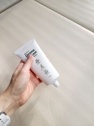 ★스마트 스토어 [올바이오] 더마크림 라이트 크림 130ml 저자극 보습 가려움개선 — 5점을 준 리뷰어가 2025년 1월 올린 사용 사진