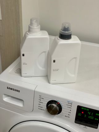 [생활공작소] 섬유유연제 + 세탁세제 1.5L 릴리향 — 5점을 준 리뷰어가 2021년 2월 올린 사용 사진