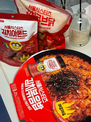 [서울시스터즈] CU 김치 4총사 세트-김치볶음밥, 김치큐브닭, 김치바삭김, 김치아몬드 — 5점을 준 리뷰어가 2021년 10월 올린 사용 사진