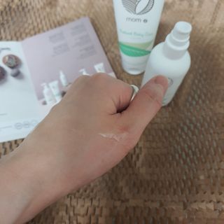 mom e 맘이 내추럴 베이비 케어 크림+바디오일 — 4점을 준 리뷰어가 2021년 2월 올린 사용 사진