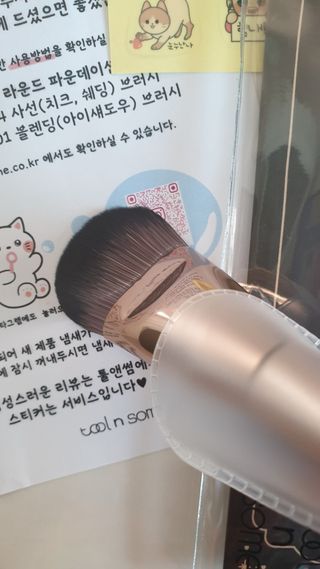 [툴앤썸] 라운드 파운데이션 브러시+사선 쉐딩 브러시+블렌딩 브러시 — 5점을 준 리뷰어가 2021년 5월 올린 사용 사진