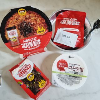 [서울시스터즈] CU 김치 4총사 세트-김치볶음밥, 김치큐브닭, 김치바삭김, 김치아몬드 — 5점을 준 리뷰어가 2021년 11월 올린 사용 사진