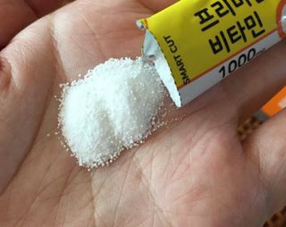 서울약사신협 프리미엄 비타민C 1,000mg_2.5g x 50포 — 5점을 준 리뷰어가 2021년 10월 올린 사용 사진