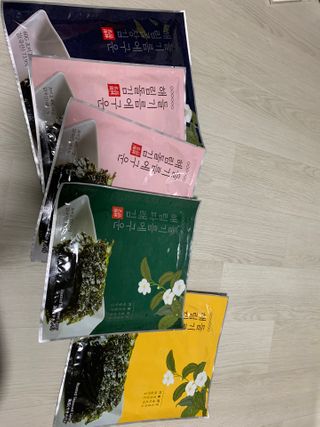 [해림맛김] 들기름에 구운 바삭바삭 김 4종 세트 + 1종 랜덤발송 총5개입 — 5점을 준 리뷰어가 2021년 2월 올린 사용 사진