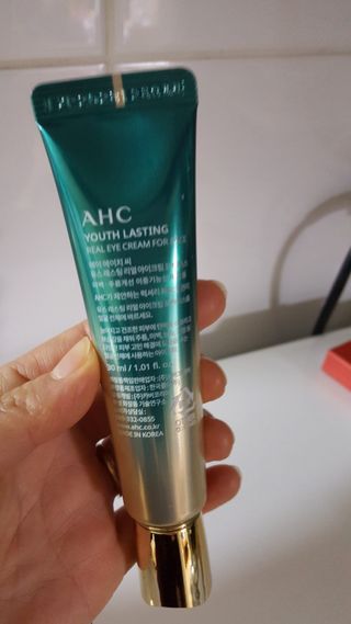 [NEW 탄력유턴 아이크림] AHC 유스 래스팅 리얼 아이크림 포 페이스 — 5점을 준 리뷰어가 2021년 2월 올린 사용 사진