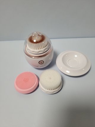 디하우트 랩 디하우트랩 클렌징 피부관리기 진동클렌저 실리콘+2종 인조모 브러시 — 5점을 준 리뷰어가 2021년 11월 올린 사용 사진