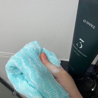 르핸스 퍼포밍 3 바디워시 비반트포렛/베티버포그 — 4.5점을 준 리뷰어가 2023년 3월 올린 사용 사진