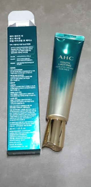 [NEW 탄력유턴 아이크림] AHC 유스 래스팅 리얼 아이크림 포 페이스 — 5점을 준 리뷰어가 2021년 1월 올린 사용 사진