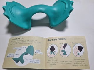 힐니스북 [힐마이넥]   거북목 통증완화를 위한 휴대용 목 안마기 — 5점을 준 리뷰어가 2022년 12월 올린 사용 사진