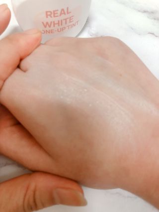 KISSY BAE 키시베이 키시베이 리얼화이트 톤업틴트 — 5점을 준 리뷰어가 2021년 8월 올린 사용 사진