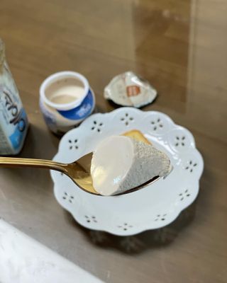 매일바이오 그릭요거트 오리지널 플레인 4개, 로스터리 커피믹스 4개 — 4점을 준 리뷰어가 2021년 12월 올린 사용 사진