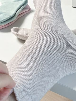 [사이즈가 있는 양말 필로이]여자 순면 통파일 꿀잠 수면 양말【 S, M, L 】3가지 사이즈_컬러 랜덤 3족 — 5점을 준 리뷰어가 2022년 10월 올린 사용 사진
