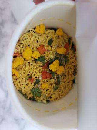 NISSIN 닛신 컵누들  4종 - 씨푸드오리지날, 씨푸드 스파이시, 씨푸드 커리, 씨푸드 XO소스 — 5점을 준 리뷰어가 2022년 12월 올린 사용 사진