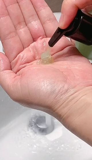 프리마인 메이크업과 들뜨는 각질까지 한방에 깐달걀로! 순하기까지한 셀베이스 그린티클렌저(200ml) — 5점을 준 리뷰어가 2023년 1월 올린 사용 사진