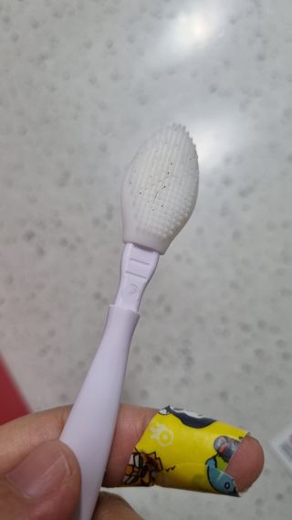 [자유펫] 고양이 턱드름 여드름 예방 및 제거 세트, 블랙씨드케어박스 — 5점을 준 리뷰어가 2021년 10월 올린 사용 사진