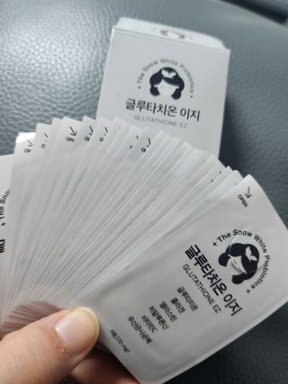 메디포스트 모비타 글루타치온 이지 필름형 30매 — 5점을 준 리뷰어가 2022년 12월 올린 사용 사진
