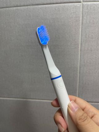 트로마츠 심플 미세전류 칫솔 — 5점을 준 리뷰어가 2022년 5월 올린 사용 사진