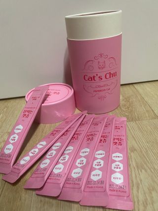 페페로니 잘 먹는 캣츄 - 알래스카 연어 24개입 — 5점을 준 리뷰어가 2021년 9월 올린 사용 사진