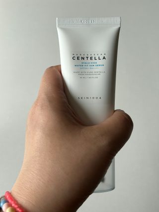 [스킨1004] 마다가스카르 센텔라 히알루-시카 워터핏 선세럼 50ml — 5점을 준 리뷰어가 2024년 5월 올린 사용 사진