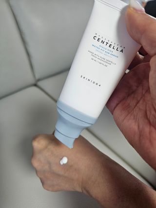 [스킨1004] 마다가스카르 센텔라 히알루-시카 워터핏 선세럼 50ml — 5점을 준 리뷰어가 2024년 5월 올린 사용 사진