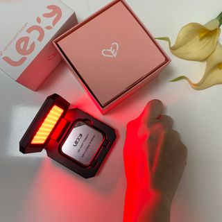 LEDi:Y(레이디) 에임텍 LED 뷰티디바이스 Ledi-y 레이디 — 5점을 준 리뷰어가 2023년 2월 올린 사용 사진