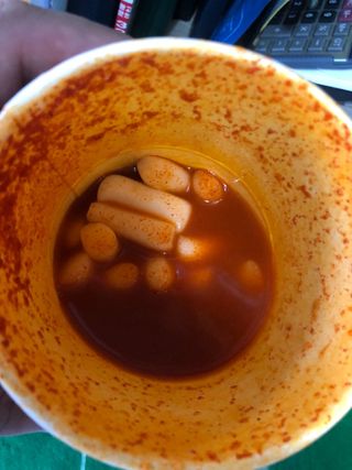 유비쿡 컵떡볶이 매운컵떡볶이2개/ 짜장컵떡볶이 2개  총 4개세트 — 5점을 준 리뷰어가 2021년 2월 올린 사용 사진