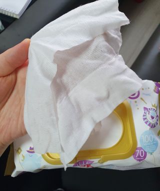 킨도 아기 물티슈 골드 일반형 — 5점을 준 리뷰어가 2021년 4월 올린 사용 사진