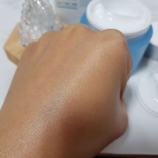 Dr.느루벗 느루벗 모이스쳐 24 크림 — 5점을 준 리뷰어가 2021년 3월 올린 사용 사진