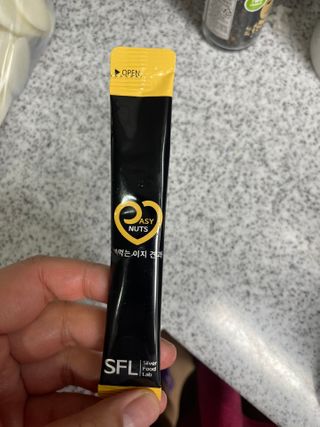 짜먹는 이지견과 짜먹는 이지아몬드, 짜먹는 이지허니피넛, 짜먹는 이지캐슈넛 각 10g X  10포 — 5점을 준 리뷰어가 2021년 2월 올린 사용 사진