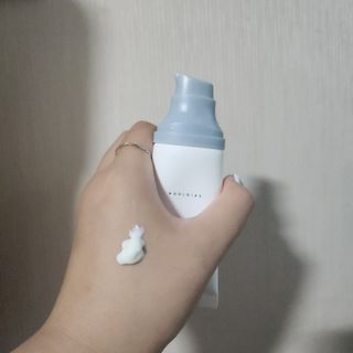 [스킨1004] 마다가스카르 센텔라 히알루-시카 워터핏 선세럼 50ml — 4점을 준 리뷰어가 2024년 5월 올린 사용 사진