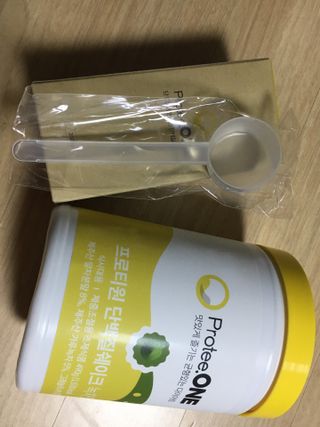 프로티원 단백질쉐이크 녹차맛 2주분 1통+보틀 — 5점을 준 리뷰어가 2021년 3월 올린 사용 사진
