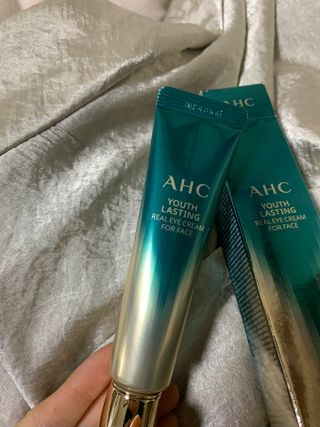 [NEW 탄력유턴 아이크림] AHC 유스 래스팅 리얼 아이크림 포 페이스 — 4점을 준 리뷰어가 2021년 3월 올린 사용 사진