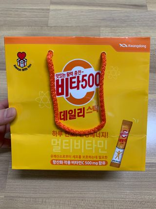광동제약 [광동] 비타500데일리스틱 70포X2개 + 뚱랑이엽서 + 쇼핑백 증정 — 5점을 준 리뷰어가 2022년 1월 올린 사용 사진