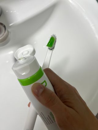 프리마인 유해균 뿐만 아니라 유익균까지 씻어내는 치약은 그만, 건강한 구강환경을 만드는 덴탈엔오 — 4점을 준 리뷰어가 2022년 10월 올린 사용 사진