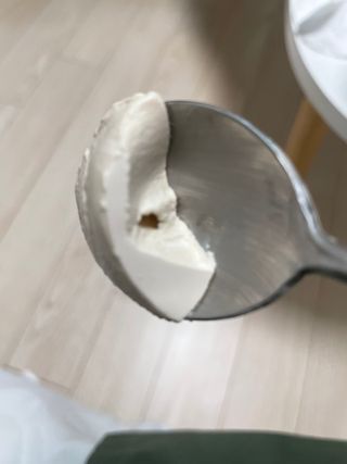매일바이오 그릭요거트 오리지널 플레인 4개, 로스터리 커피믹스 4개 — 5점을 준 리뷰어가 2021년 12월 올린 사용 사진