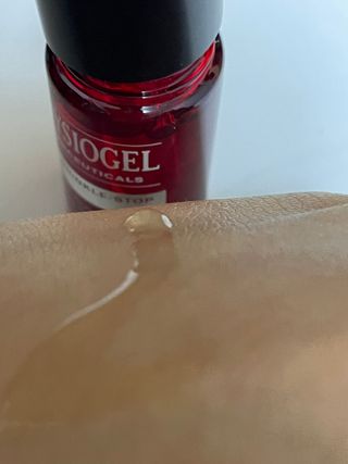 피지오겔 사이언수티컬즈 더 링클-스탑 백 앰플 세럼 — 5점을 준 리뷰어가 2022년 4월 올린 사용 사진