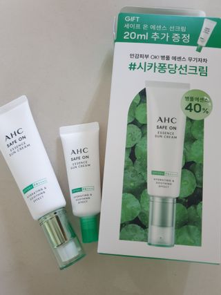[AHC] 세이프온 에센스 선크림 올리브영 스페셜 증정 기획세트 — 5점을 준 리뷰어가 2022년 6월 올린 사용 사진