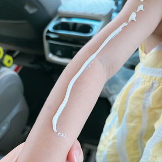 [AHC] 세이프온 에센스 선크림 올리브영 스페셜 증정 기획세트 — 5점을 준 리뷰어가 2022년 6월 올린 사용 사진