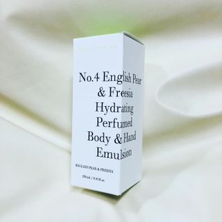 줄라이 모닝 _ JULY MORNING 줄라이모닝 하이드레이팅 퍼퓸드 바디앤핸드 에멀젼 — 4.5점을 준 리뷰어가 2021년 9월 올린 사용 사진